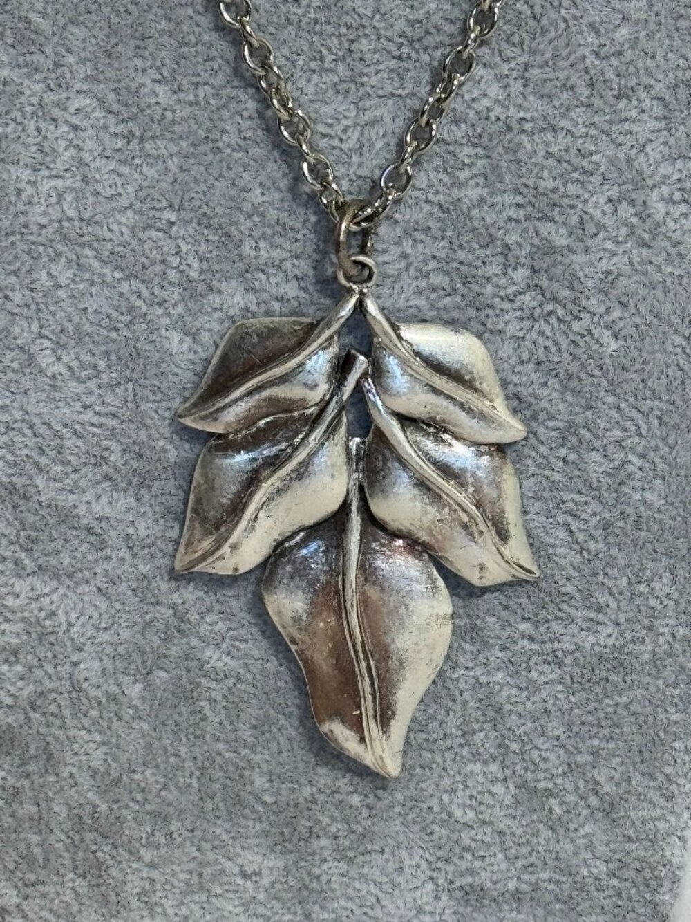 Dana Buchman Long Leaf Pendant Necklace Silver Tone Adjustable Chain